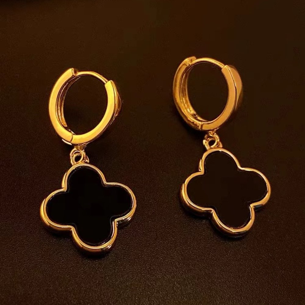 Four-leaf clover pendant ear buckle girl